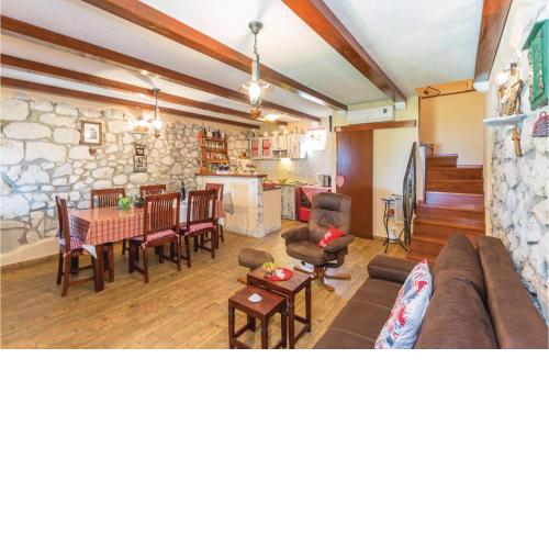 2 Bedroom Gorgeous Home In Gornji Tucepi