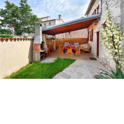 2 Bedroom Gorgeous Home In Peruski