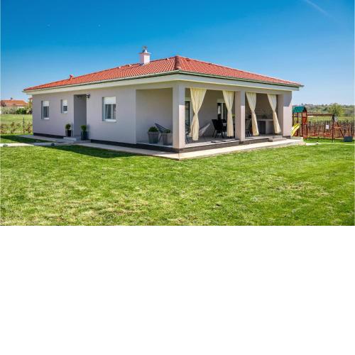 2 Bedroom Gorgeous Home In Radeki Glavica