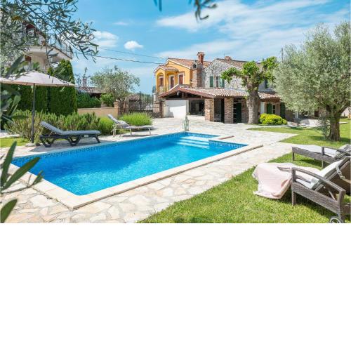 2 Bedroom Gorgeous Home In Vosteni
