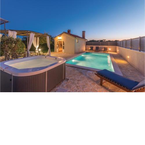 2 Bedroom Gorgeous Home In Zadar