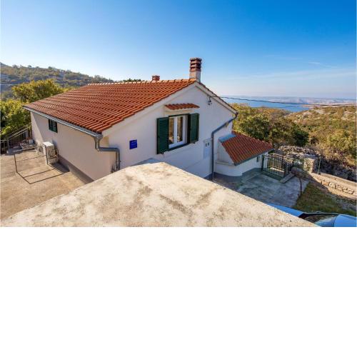 2 Bedroom Lovely Apartment In Balenska Draga