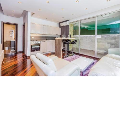 2 Bedroom Lovely Apartment In Crikvenica