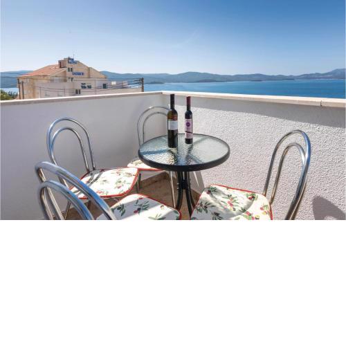 2 Bedroom Lovely Apartment In Komarna