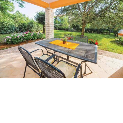 2 Bedroom Lovely Apartment In Labin