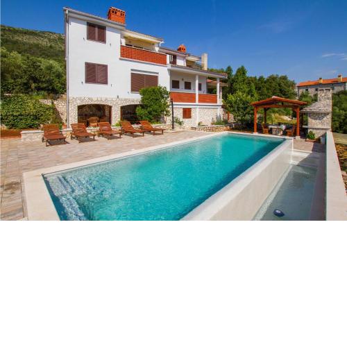 2 Bedroom Lovely Apartment In Labin