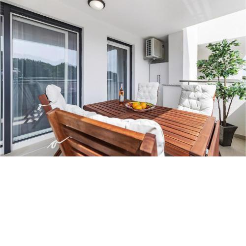 2 Bedroom Lovely Apartment In Premantura