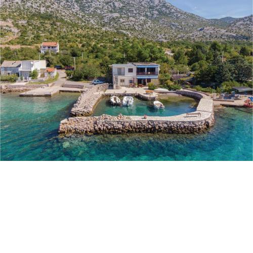 2 Bedroom Lovely Apartment In Ribarica