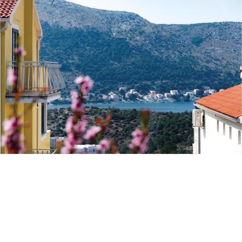 2 Bedroom Lovely Apartment In Sibenik