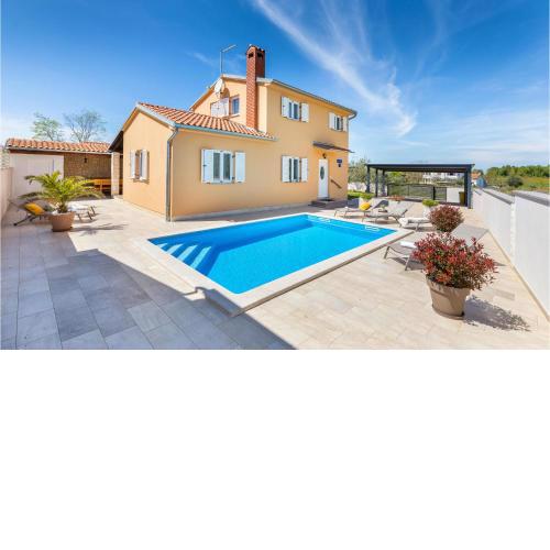 2 Bedroom Lovely Home In Musalez