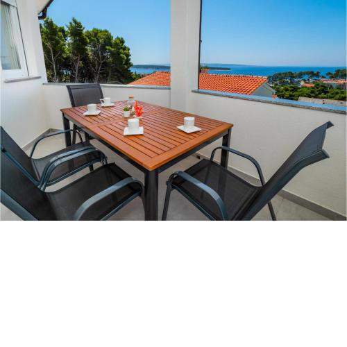 2 Bedroom Nice Apartment In Banjol