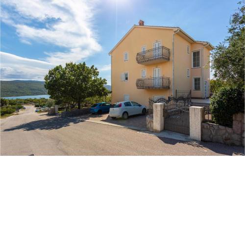 2 Bedroom Nice Apartment In Kornic