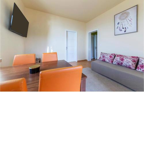 2 Bedroom Nice Apartment In Koromacno