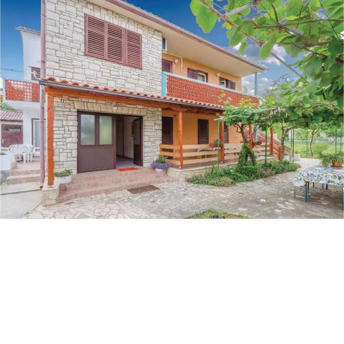 2 Bedroom Nice Apartment In Labin