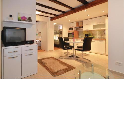 2 Bedroom Nice Apartment In Lovran