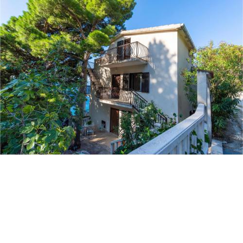 2 Bedroom Nice Apartment In Marusici