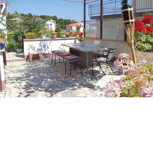 2 Bedroom Nice Apartment In Pula