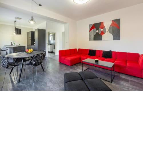 2 Bedroom Nice Apartment In Pula