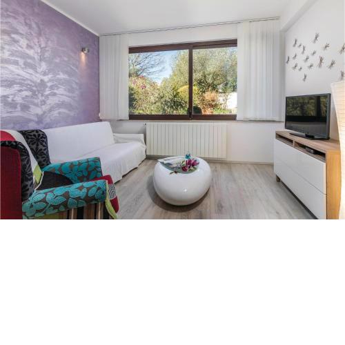 2 Bedroom Nice Apartment In Rovinj