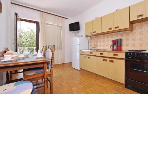 2 Bedroom Nice Apartment In Starigrad Paklenica