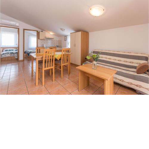 2 Bedroom Nice Apartment In Sveti Filip I Jakov