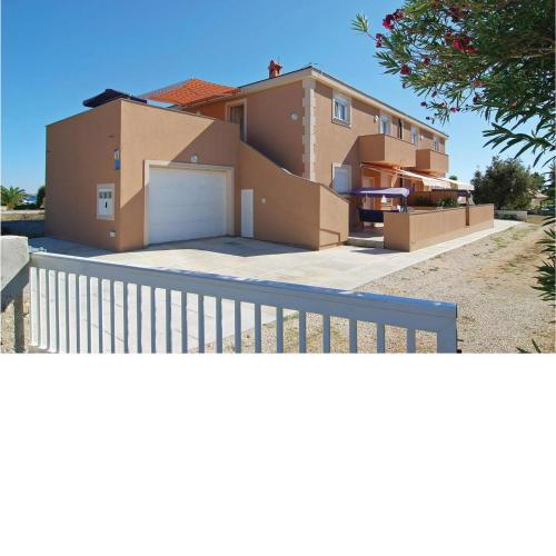 2 Bedroom Nice Apartment In Vir