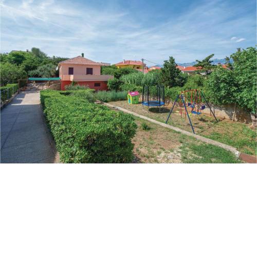 2 Bedroom Nice Home In Razanac