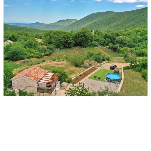 2 Bedroom Nice Home In Runovici