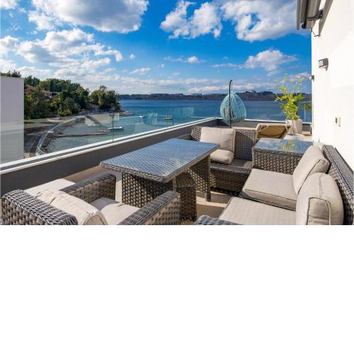 2 Bedroom Pet Friendly Apartment In Omisalj