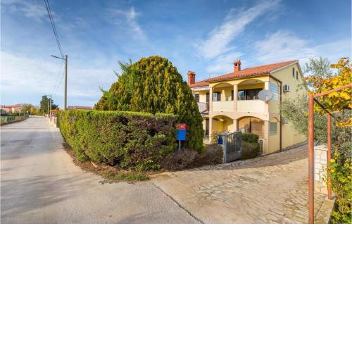 2 Bedroom Pet Friendly Apartment In Vodnjan