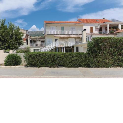 2 Bedroom Stunning Apartment In Kastel Kambelovac
