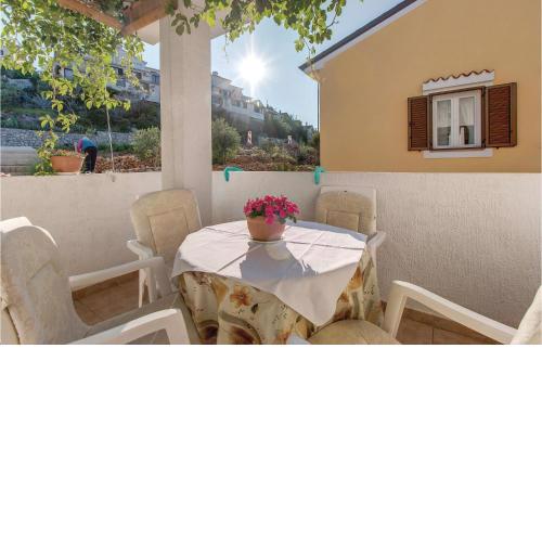 2 Bedroom Stunning Apartment In Mali Losinj