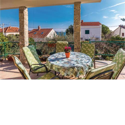2 Bedroom Stunning Apartment In Seget Vranjica