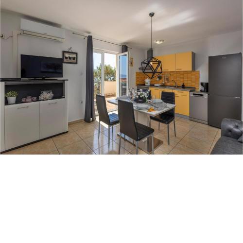 2 Bedroom Stunning Apartment In Senj