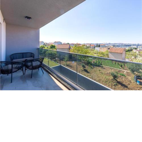 2 Bedroom Stunning Apartment In Solin