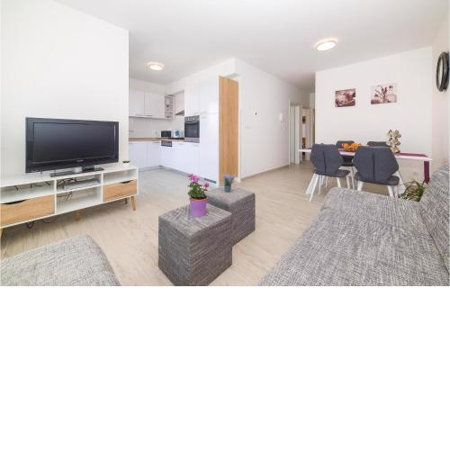 2 Bedroom Stunning Apartment In Trogir