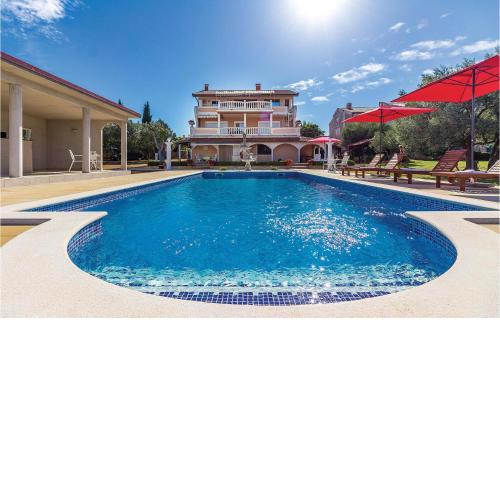 2 Bedroom Stunning Apartment In Vodnjan