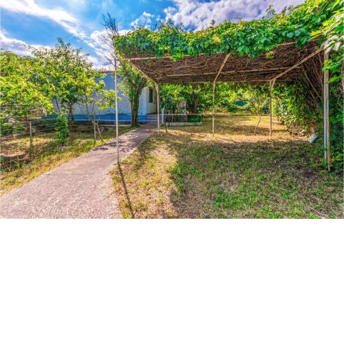2 Bedroom Stunning Home In Pakostane