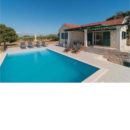2 Bedroom Stunning Home In Postira