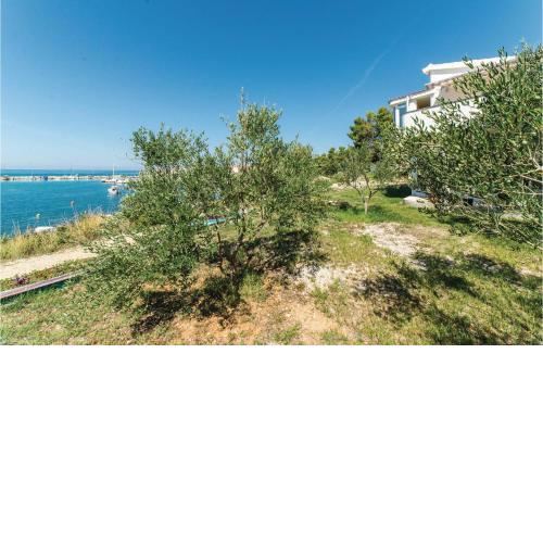 2 Bedroom Stunning Home In Povljana