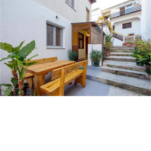 2 Bedroom Stunning Home In Sveti Juraj