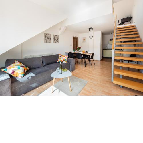 2-level apartment with large balcony