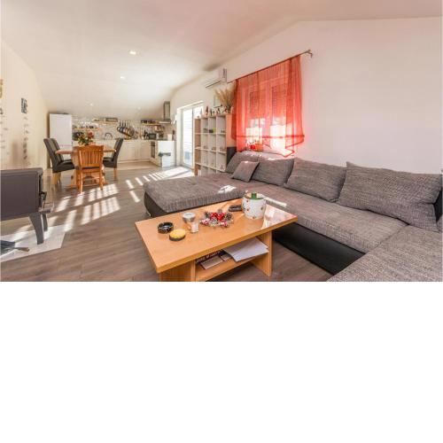 3 Bedroom Amazing Apartment In Banjevci