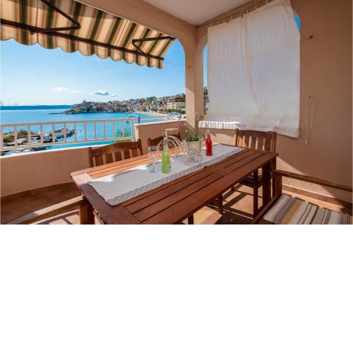 3 Bedroom Amazing Apartment In Igrane