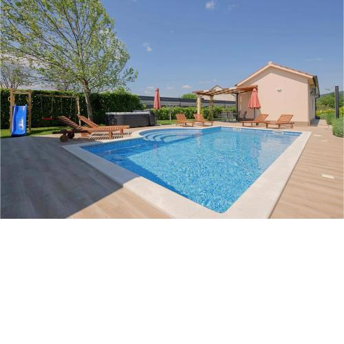 3 Bedroom Amazing Home In Donji Prolozac