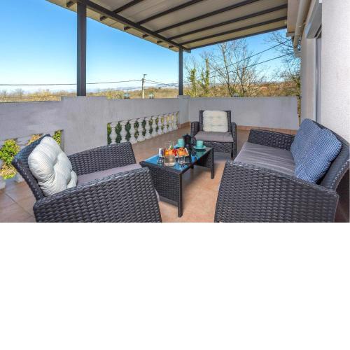3 Bedroom Amazing Home In Malinska