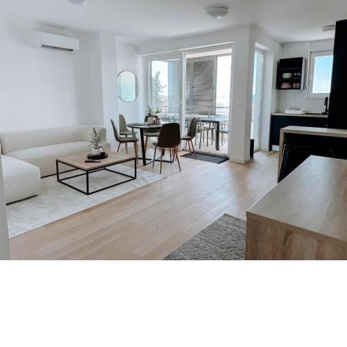 3 Bedroom Apartment La Casa Marcina