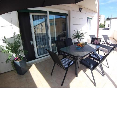 3 bedroom apartment with terrace and free parking