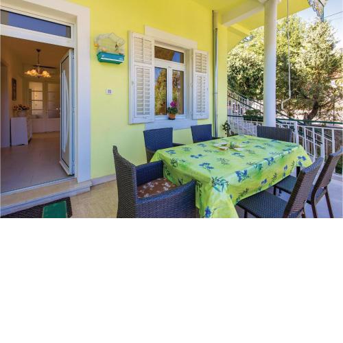 3 Bedroom Awesome Apartment In Lovran