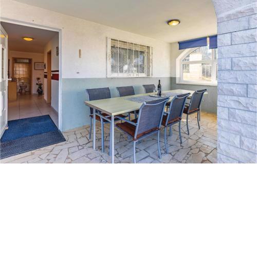 3 Bedroom Awesome Apartment In Pavicini